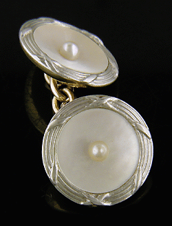 Antique 18kt gold and pearl cufflinks. (CL8450)