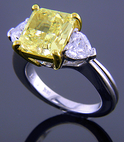 Golden-Radiance-Diamond-Ring-10.gif