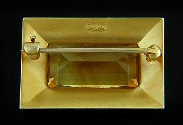 Art Deco citirne brooch. (J9067)