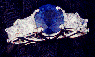 Diamond and sapphire ring in platinum and 18kt gold.