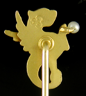 Alling griffin and pearl stickpin. (J9025)