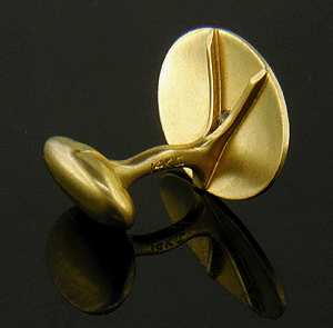 Art Nouveau cufflinks crafted in 14kt gold. (J7486)