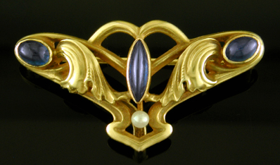 Art Nouveau sapphire and pearl brooch. (J9240)