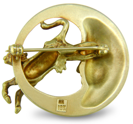 Gold brooch of cow jumping over the moon. (J3289) 