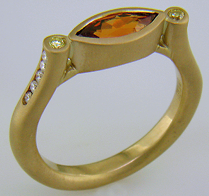 Hand-crafted 18kt gold ring with a Spessartite garnet and diamonds. (J6421)