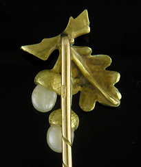 Enamel oak leaf and acorn stickpin. (J9074)