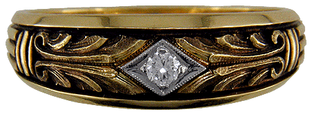 18kt gold band with engraved details and a diamond.