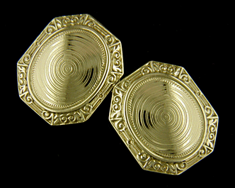 Huger 14kt gold cufflinks. (J8698)