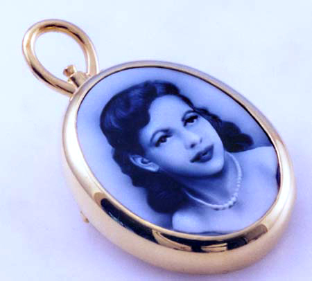 Custom Onyx Cameo of Woman in 18kt Yellow Gold Brooch