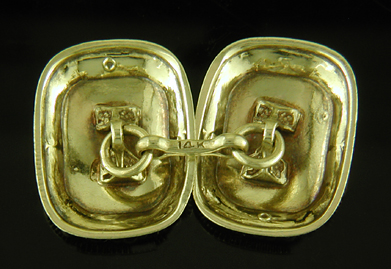 Elegantly engraved gold cufflinks. (J9450)