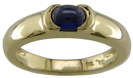 Sapphire cabochon set in 18kt gold ring.