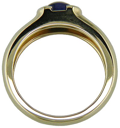 Side view 18kt gold ring with cabochon sapphire.