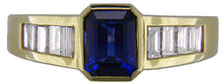 Front view of sapphire diamond ring in 18kt gold.