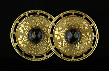 Elegant antique sapphire cufflinks crafted in yellow gold. (J8143)