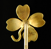 Green enamel four-leaf clover and pearl stick pin. (J9037)