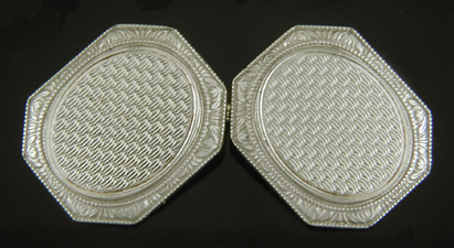 Elegantly engraved Art Deco cufflinks. (J9143)