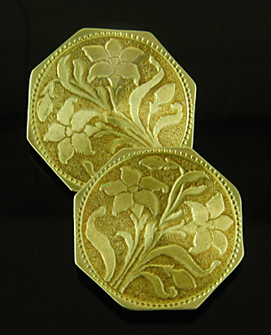 United Jewelers gold cufflinks. (J9322)