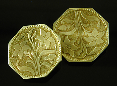 United Jewelers gold cufflinks. (J9322)