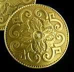 Antique arabesque 14kt gold cufflinks. (J8974)