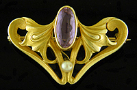 Art Nouveau amethyst brooch. (J9223)