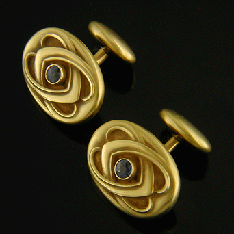 Antique sapphire and gold cufflinks. (J8831)