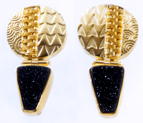 18kt gold earrings with drusy onyx drops.