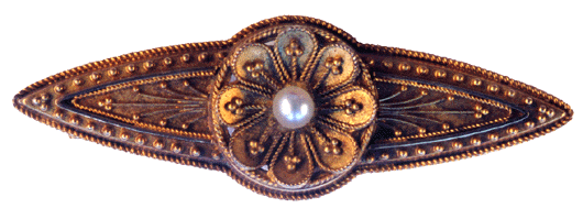 Victorian Etruscan Revival bar pin. (J3187)