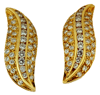 Diamond and 18kt gold earrings.